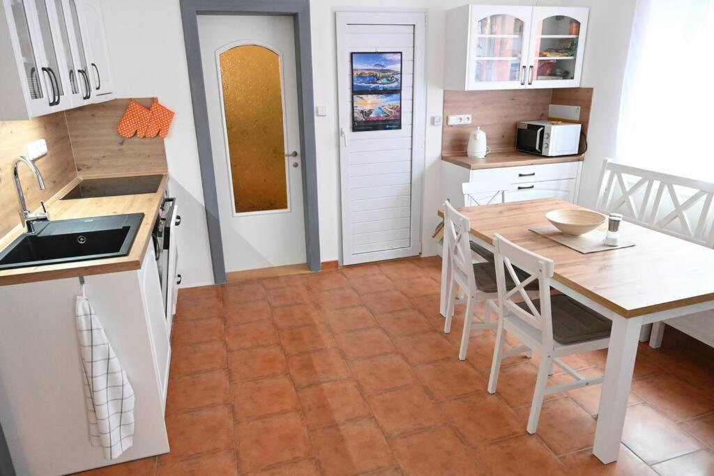 Rodinny Apartman U Broumovskeho Namesti 外观 照片